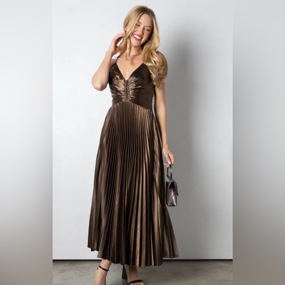 Vestique Stay Golden Midi Dress in Chocolate Brown